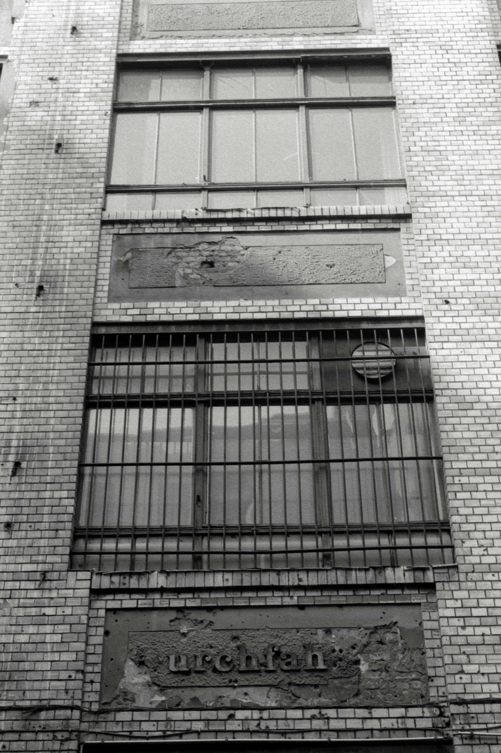 AHP F1993 03 007 sc240902 img28 NLP